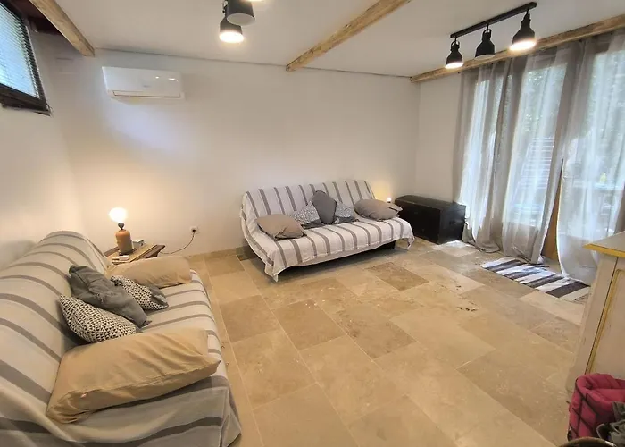 Maison Etona